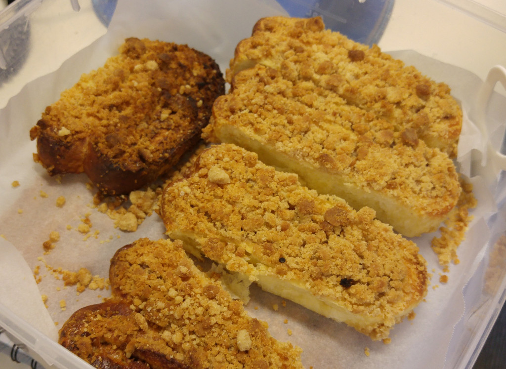 Crumbly biscuits in a paper lined container